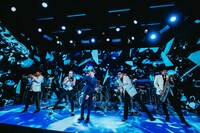 「swim」のパフォーマンスの様子。（撮影：勝永裕介）