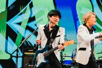 「DOWN BEAT STOMP」のパフォーマンスの様子。（撮影：勝永裕介）