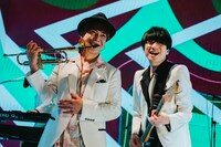 NARGO（Tp）と加藤隆志（G）。（撮影：勝永裕介）