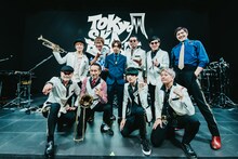 東京スカパラダイスオーケストラとGEN（04 Limited Sazabys）。（撮影：勝永裕介）