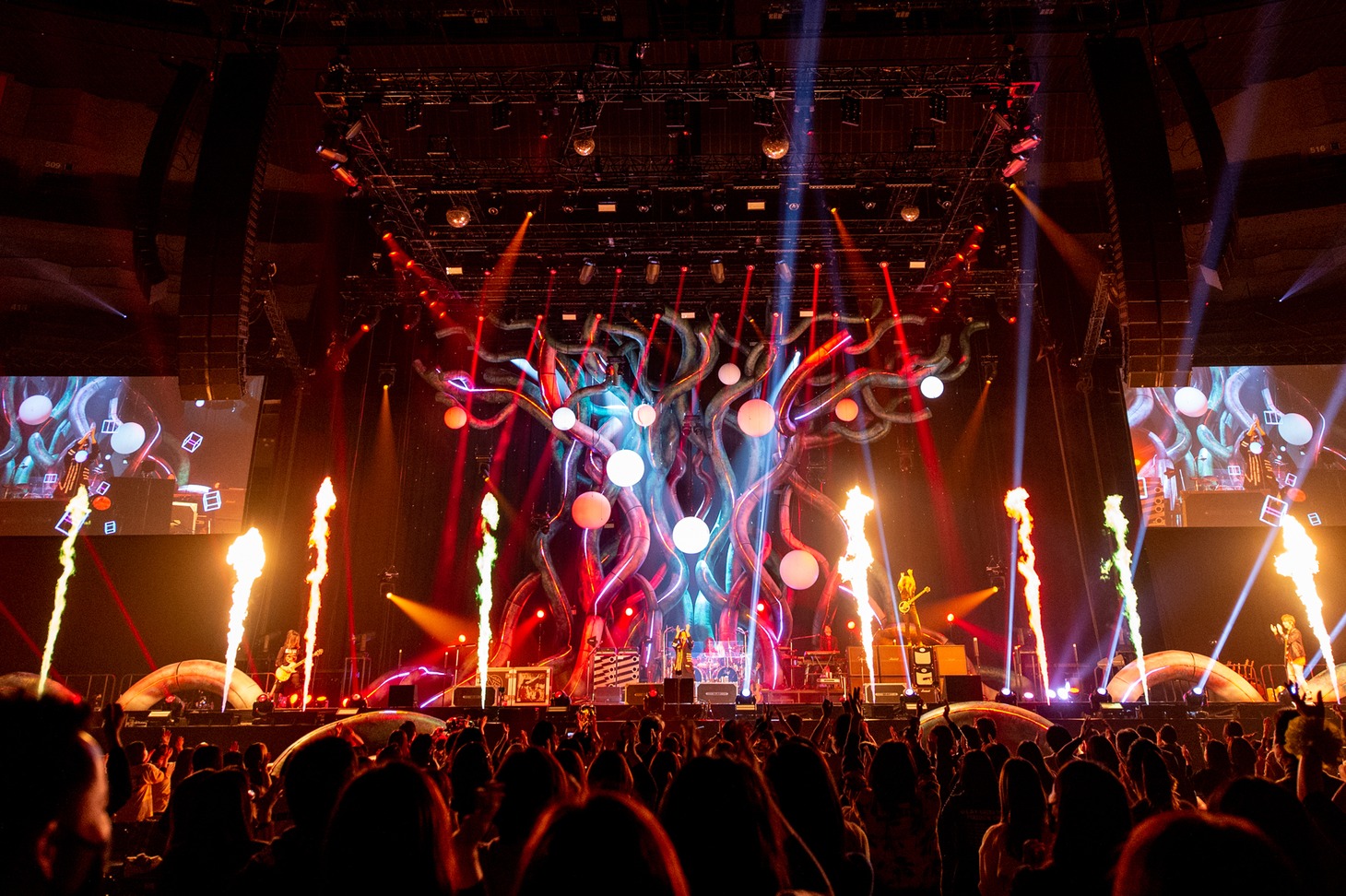 GLAY「GLAY ARENA TOUR 2021-2022 "FREEDOM ONLY"」さいたまスーパーアリーナ公演の様子。（撮影：岡田裕介）