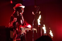 TAKURO（G）（撮影：田辺佳子）