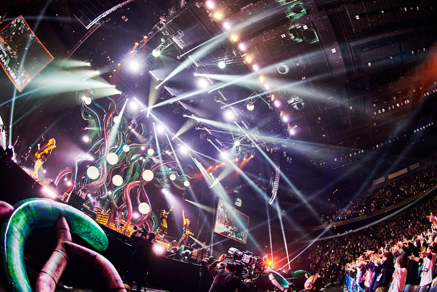 GLAY「GLAY ARENA TOUR 2021-2022 "FREEDOM ONLY"」さいたまスーパーアリーナ公演の様子。（撮影：田辺佳子）
