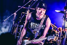 Shun（TOTALFAT / Vo, B）（撮影：渡邉一生）