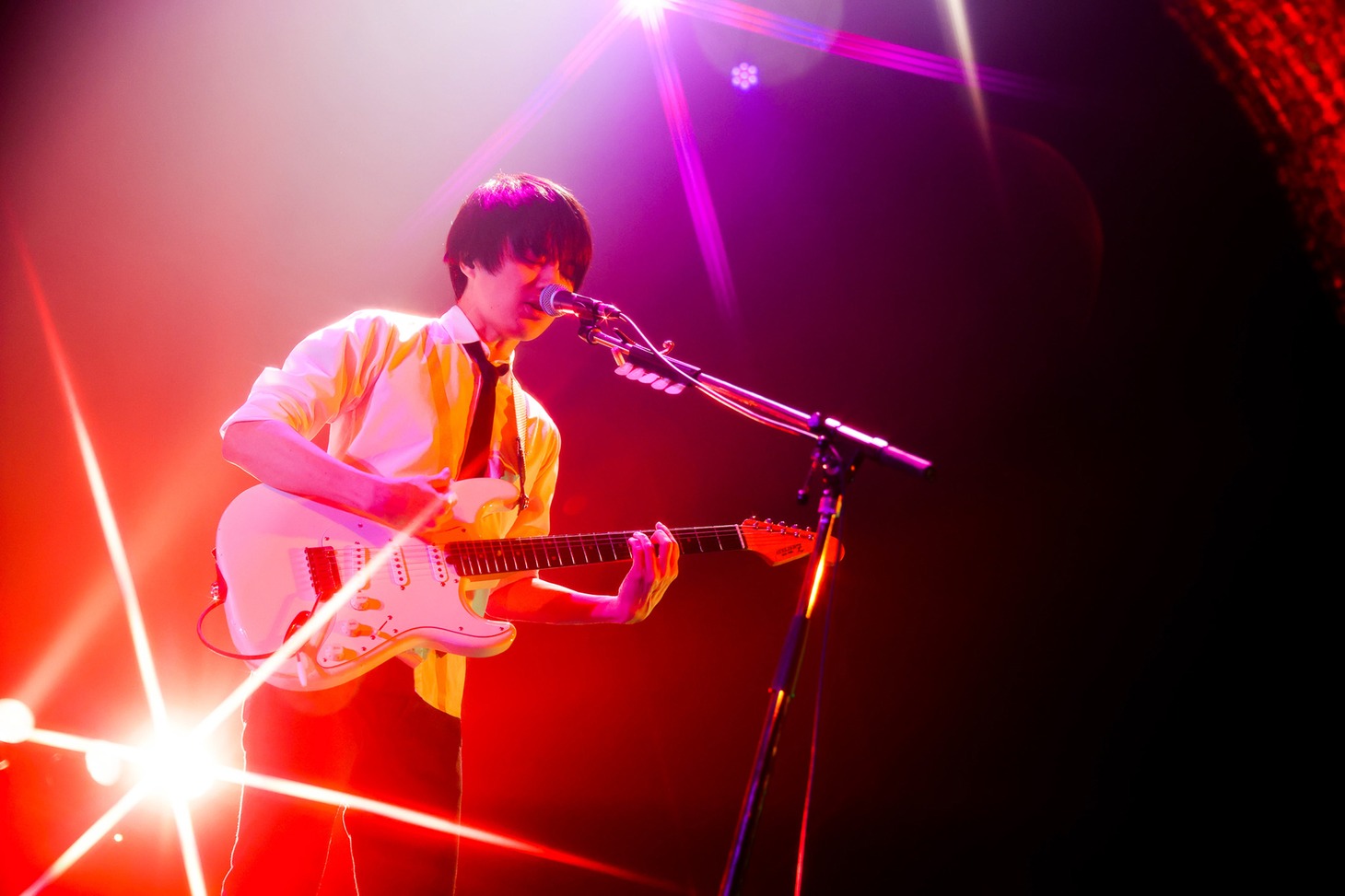 斎藤宏介（UNISON SQUARE GARDEN / Vo, G）（撮影：渡邉一生）