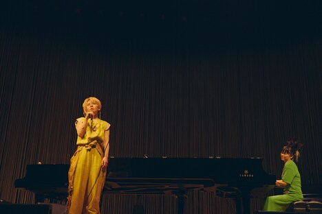 左から中村佳穂、上原ひろみ。（撮影：川島悠輝）