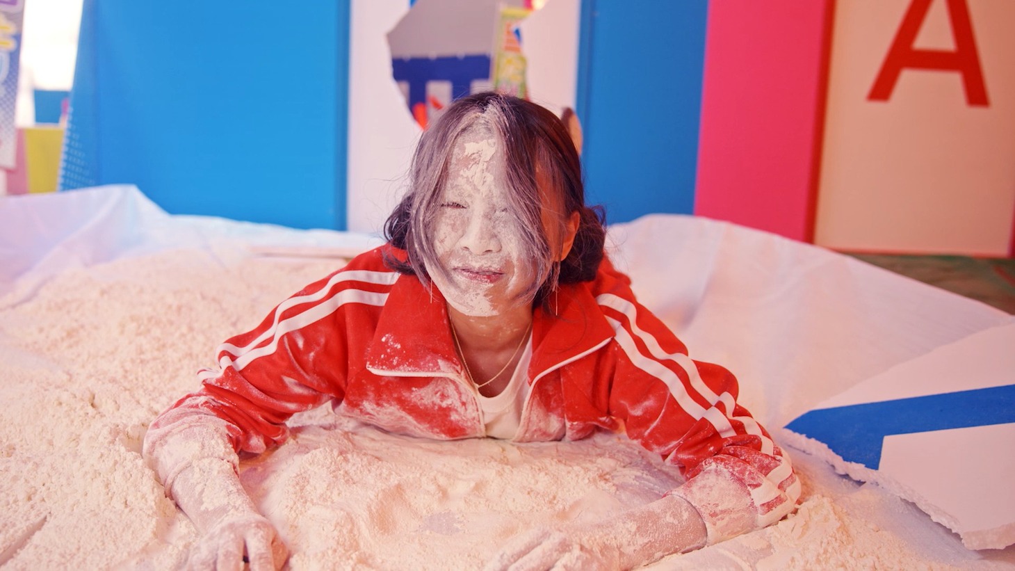 ラストアイドル「当たりくじ」ミュージックビデオより。