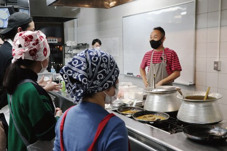 「ベンガル料理にコイして。」料理教室の様子。