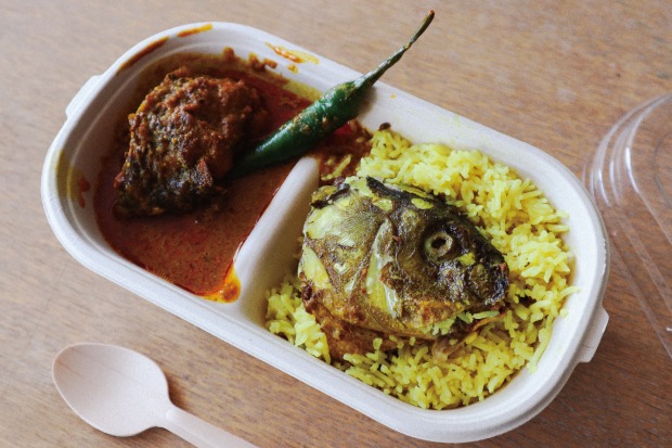 石濱匡雄特製の「ベンガル鯉カレー」。