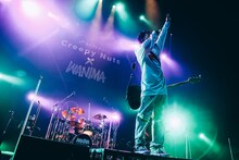 KENTA（WANIMA / Vo, B）（撮影：日吉“JP”純平）