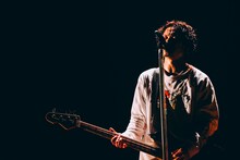 KENTA（WANIMA / Vo, B）（撮影：日吉“JP”純平）