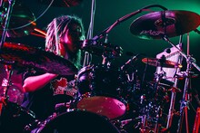 FUJI（WANIMA / Dr, Cho）（撮影：日吉“JP”純平）