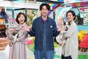 左から市來玲奈アナウンサー、相葉雅紀、鈴木奈穂子アナウンサー。