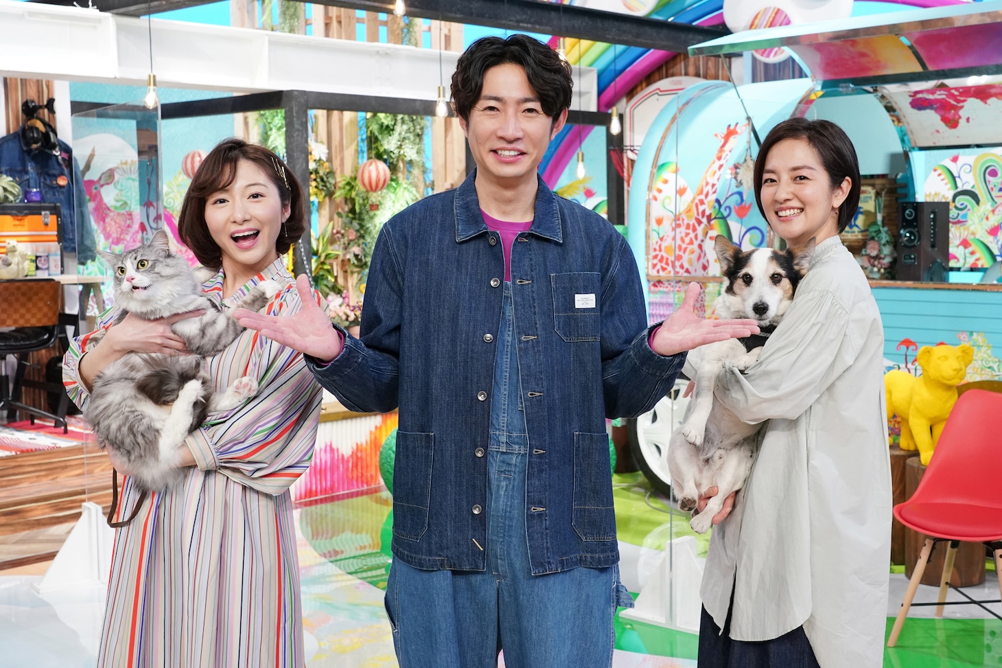 左から市來玲奈アナウンサー、相葉雅紀、鈴木奈穂子アナウンサー。