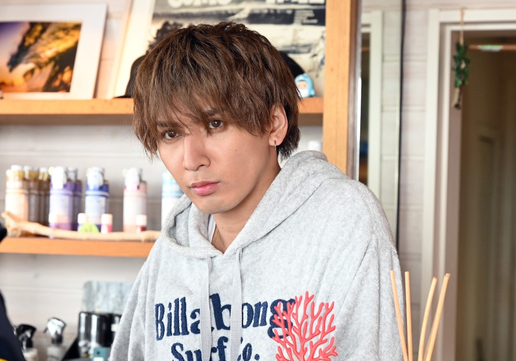 サーフショップオーナーの中林守を演じる藤井流星（ジャニーズWEST）。 (c)TBS