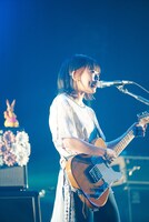 たかはしほのか（Vo, G）（撮影：池野詩織）