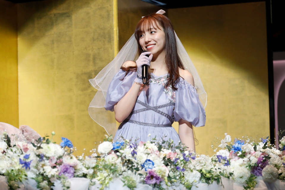 新内眞衣の妄想結婚式の様子。