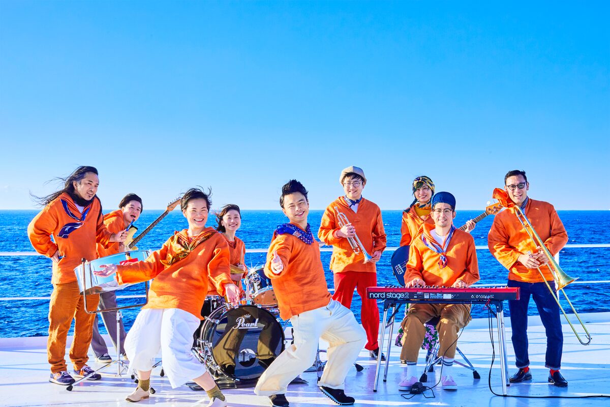 カクバリズムの仲間たちがスペシャルバンド結成 フェリーに揺られ響かせるゴキゲンなサウンド コメントあり 動画あり 音楽ナタリー