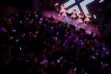 I'mew（あいみゅう）の1stワンマンライブの様子。