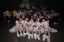 I'mew（あいみゅう）とファンの集合写真。