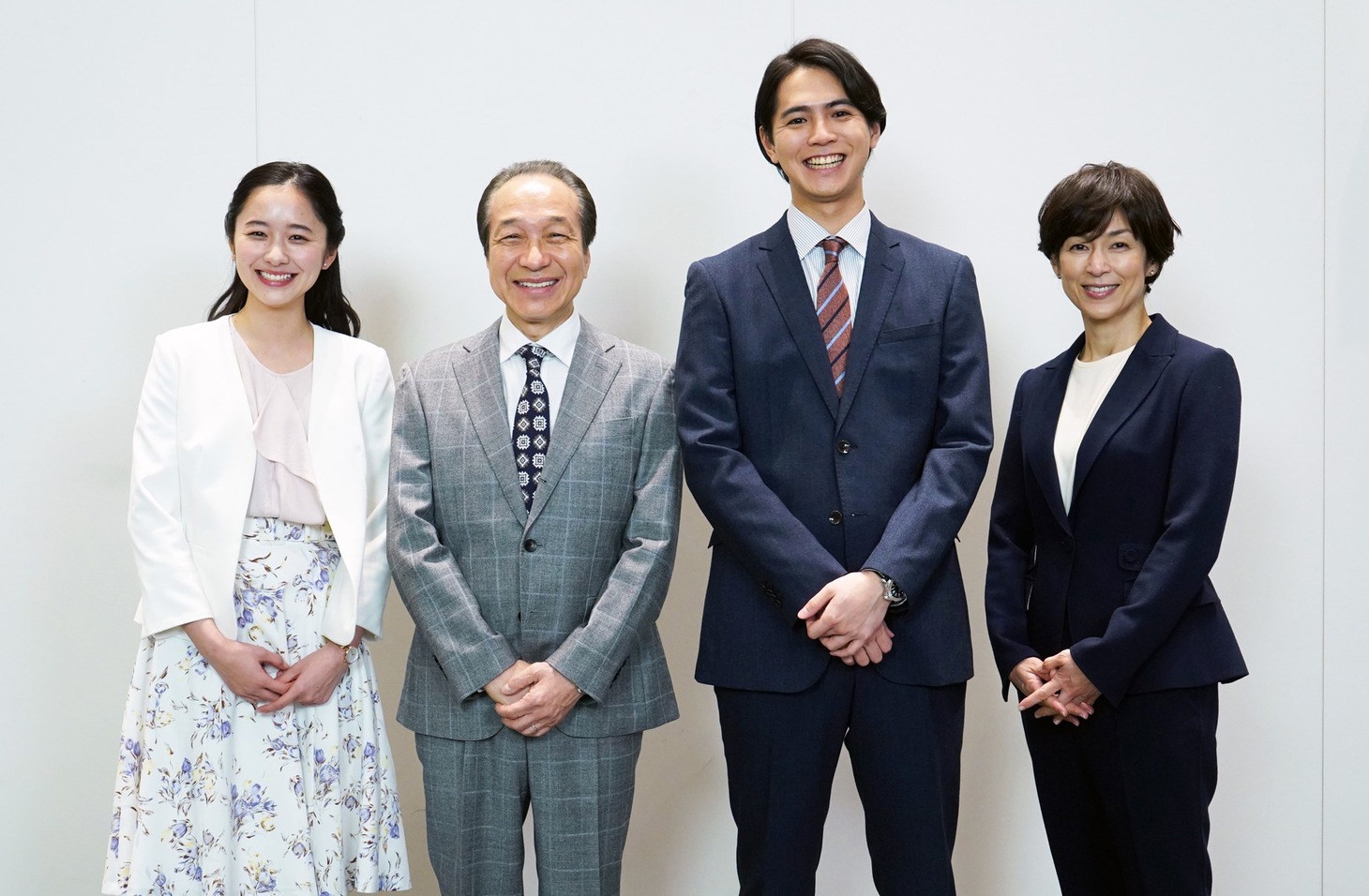 左から堀田真由、小日向文世、片寄涼太、鈴木保奈美。 (c)フジテレビ