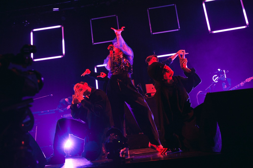 「BLUE ROSE TOUR 2022」東京公演の様子。（撮影：山川哲矢）