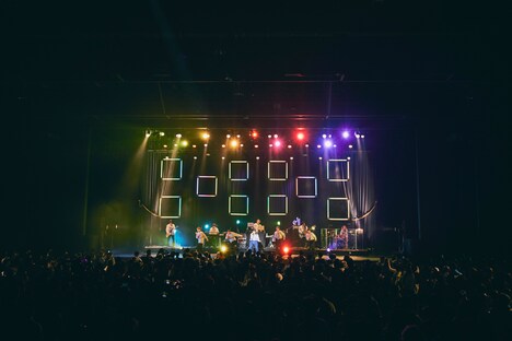 「BLUE ROSE TOUR 2022」東京公演の様子。（撮影：山川哲矢）