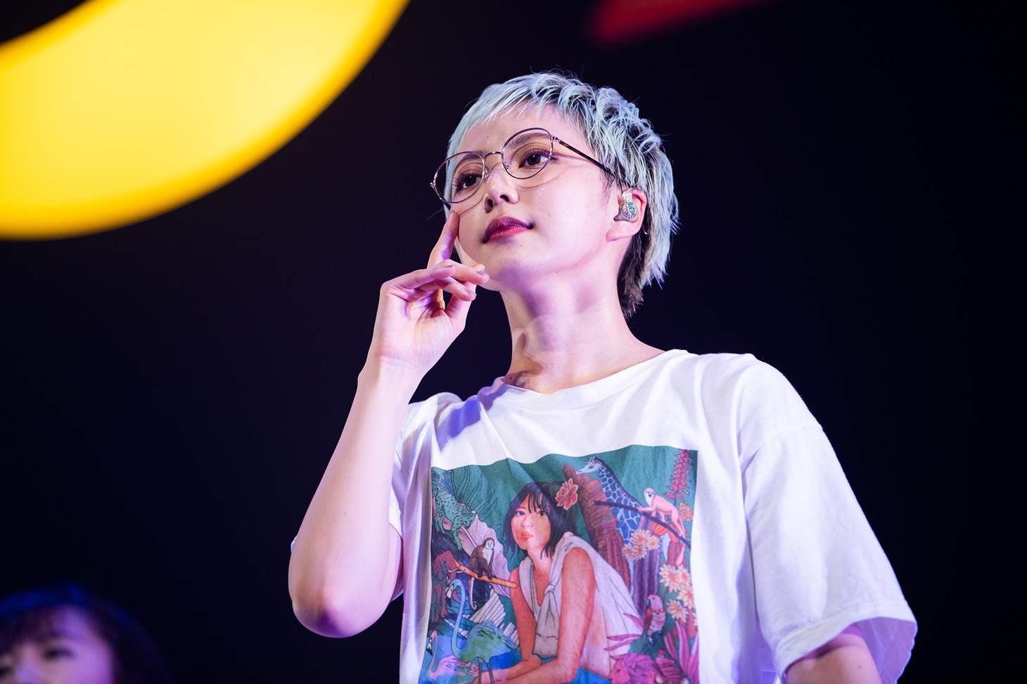 安本彩花
