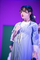 「ぐらりぐら想い」を歌う桜木心菜。