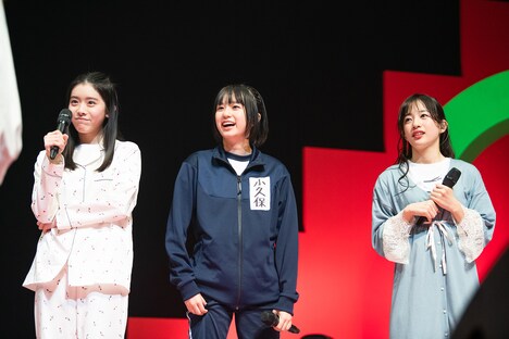 左から風見和香、小久保柚乃、桜木心菜。