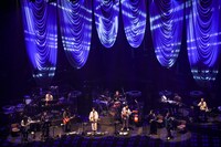 「くるりの25回転」東京ガーデンシアター公演の様子。（撮影：岸田哲平）