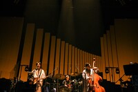 「くるりの25回転」東京ガーデンシアター公演の様子。（撮影：岸田哲平）