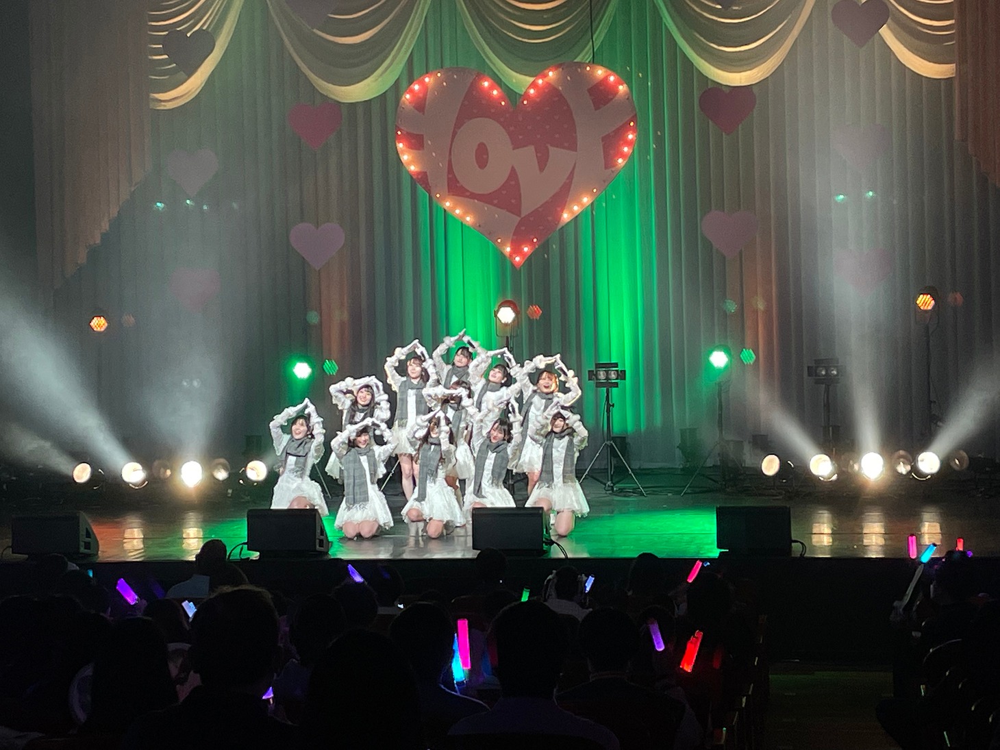 =LOVE「The 5th」発売記念ライブの様子。