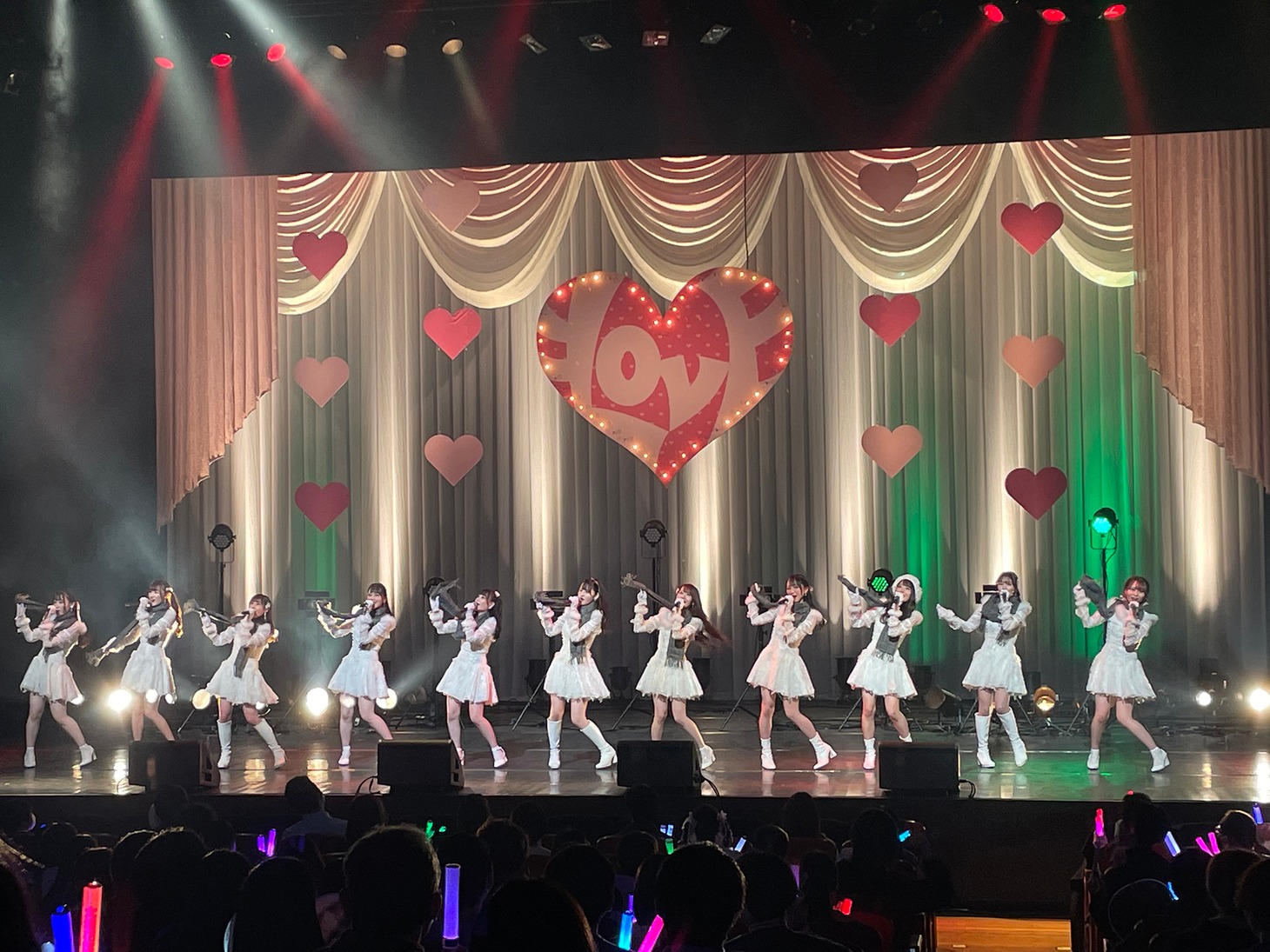 =LOVE「The 5th」発売記念ライブの様子。