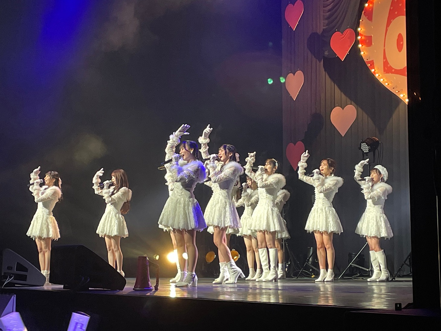 =LOVE「The 5th」発売記念ライブの様子。