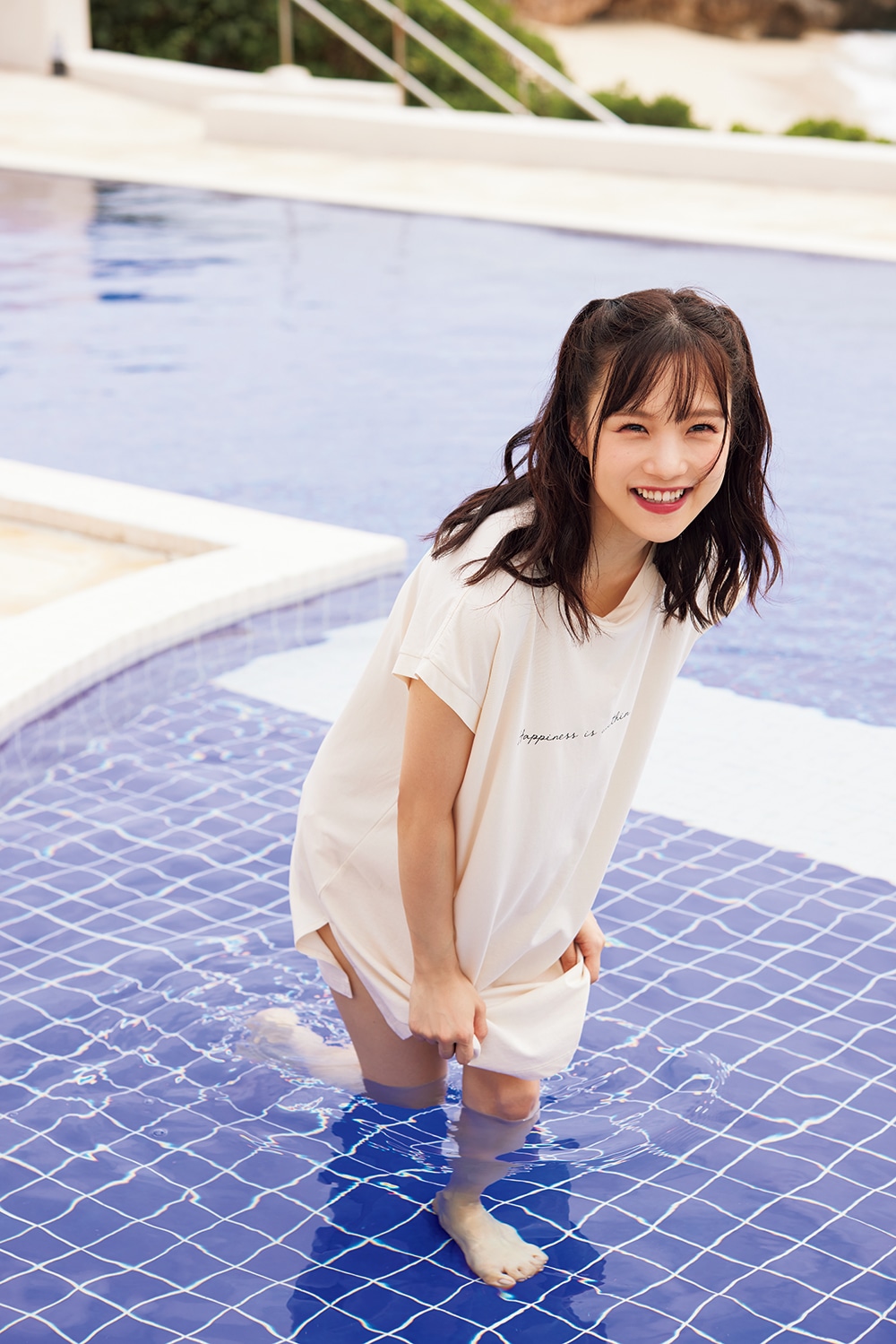 稲場愛香3rd写真集「愛 land」掲載カット