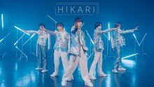 M!LK「HIKARI」ミュージックビデオより。