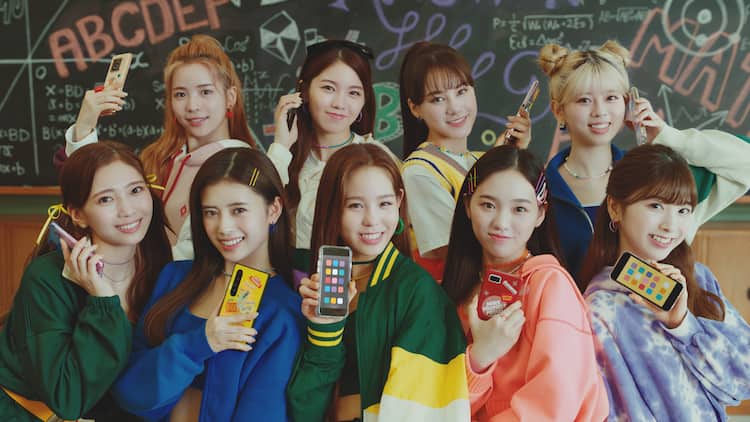 Niziuが教室でスマホライフを満喫 ソフトバンク新cm放送スタート 動画あり 写真19枚 音楽ナタリー Niziuが教室でスマホライフを満喫 ソフトバンク新cm放送スタート 動画あり 写真19枚 音楽ナタリー