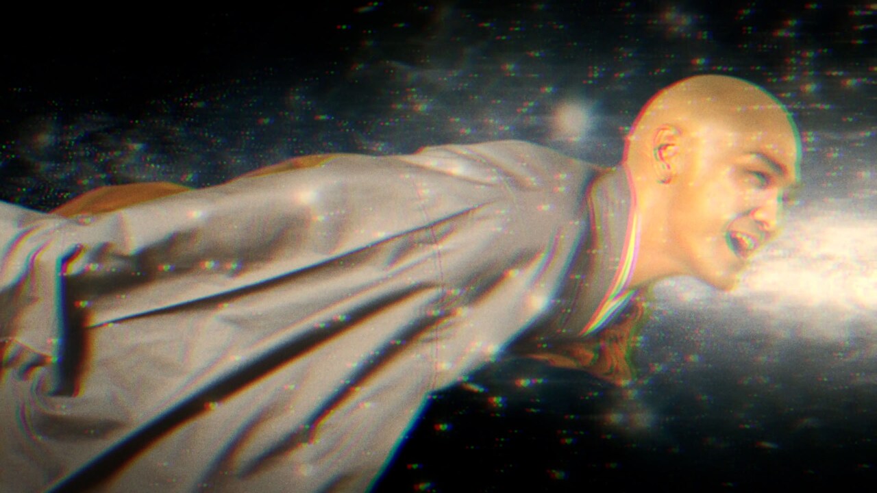 丸刈りの森山直太朗が華麗に踊る「愛してるって言ってみな」MV