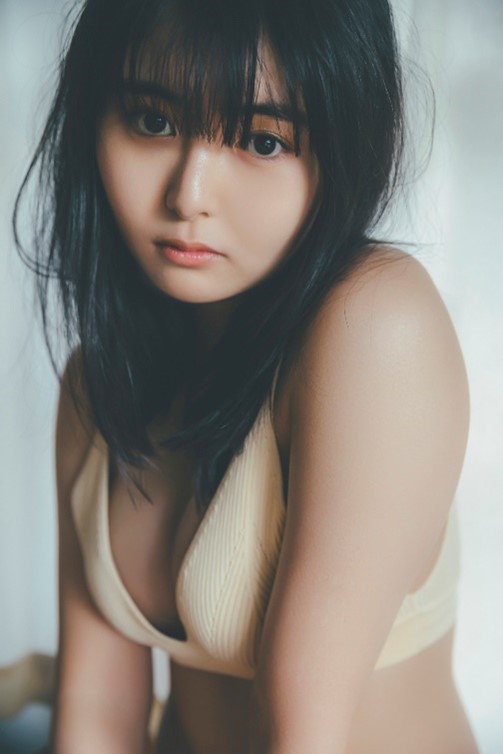 「頓知気さきな CONCEPT ～Collaboration Photo Book～」より。（撮影：東京祐）