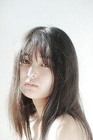 「頓知気さきな CONCEPT ～Collaboration Photo Book～」より。（撮影：新津保建秀）