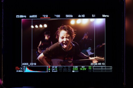 ナタリー15周年ムービー「ナタリー」メイキングカット。