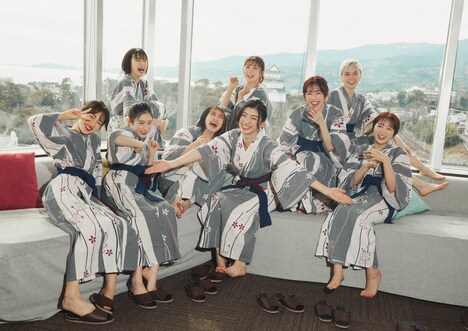 「令和四年度カレンダー 私立恵比寿中学 御一行様」収録カット