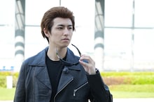 自身の父親にそっくりだという、ターミネーターの扮装をしたタカシ。(c)フジテレビ