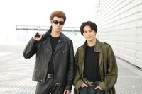 ターミネーターの扮装をしたタカシ（左）とタクヤ。(c)フジテレビ