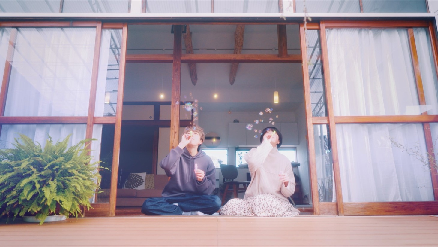 松本千夏「あいつの犬」ミュージックビデオより。