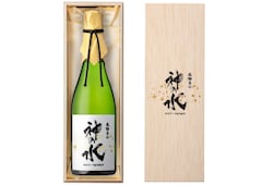 ヤクブーツはやめろラッパー Shoプロデュースのスパークリング日本酒 神の水 登場 音楽ナタリー