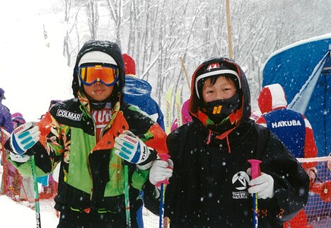 幼少期のSHOと天領酒造・上野田隆平代表取締役。
