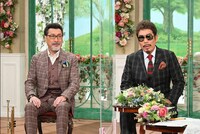 人気画像2位は「鈴木雅之と桑野信義が『徹子の部屋』登場、闘病を支えた激励メールの内容明かす」より、桑野信義と鈴木雅之。(c)テレビ朝日