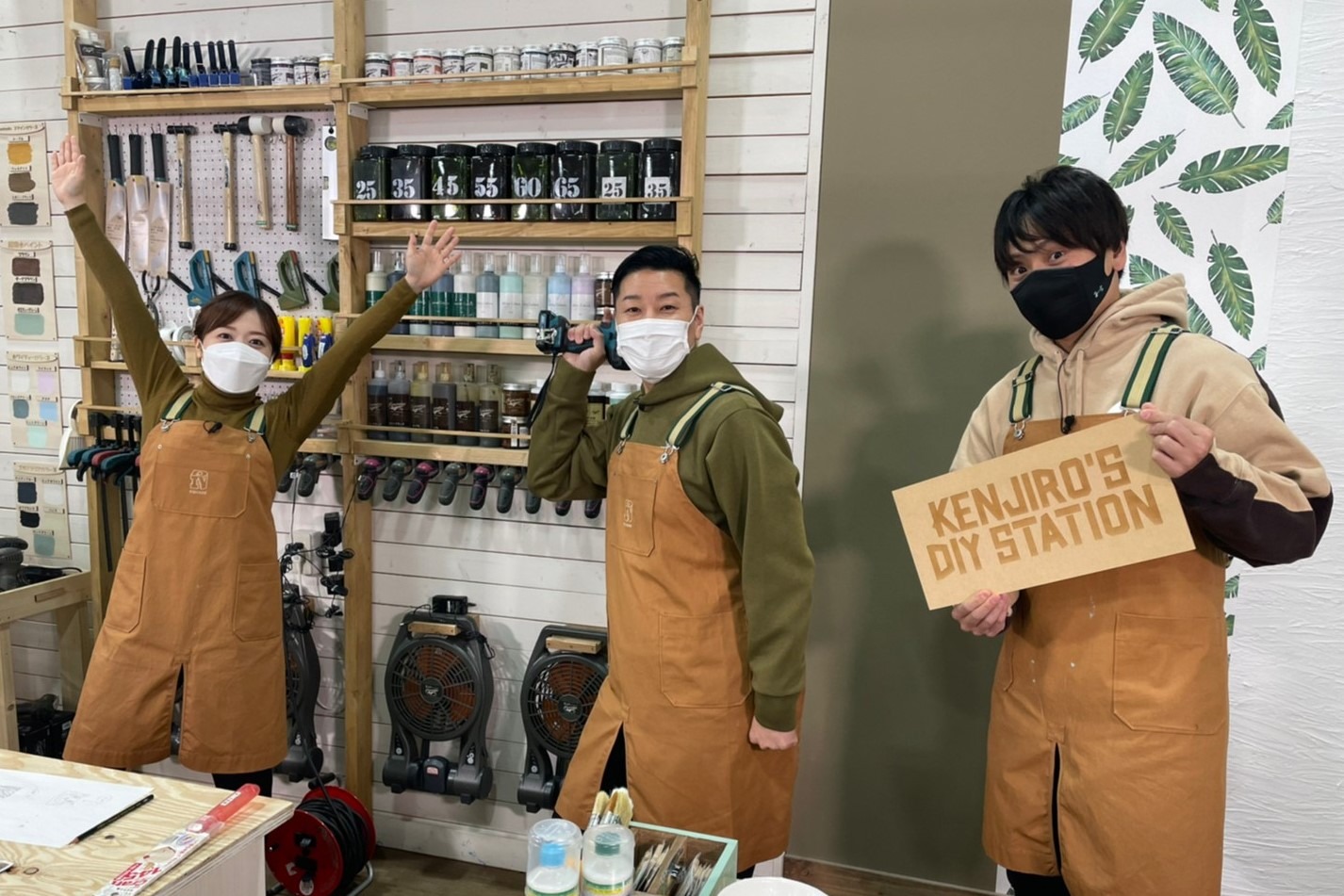 左から水卜麻美アナウンサー、長田庄平（チョコレートプラネット）、山下健二郎（三代目 J SOUL BROTHERS from EXILE TRIBE）。(c)日本テレビ